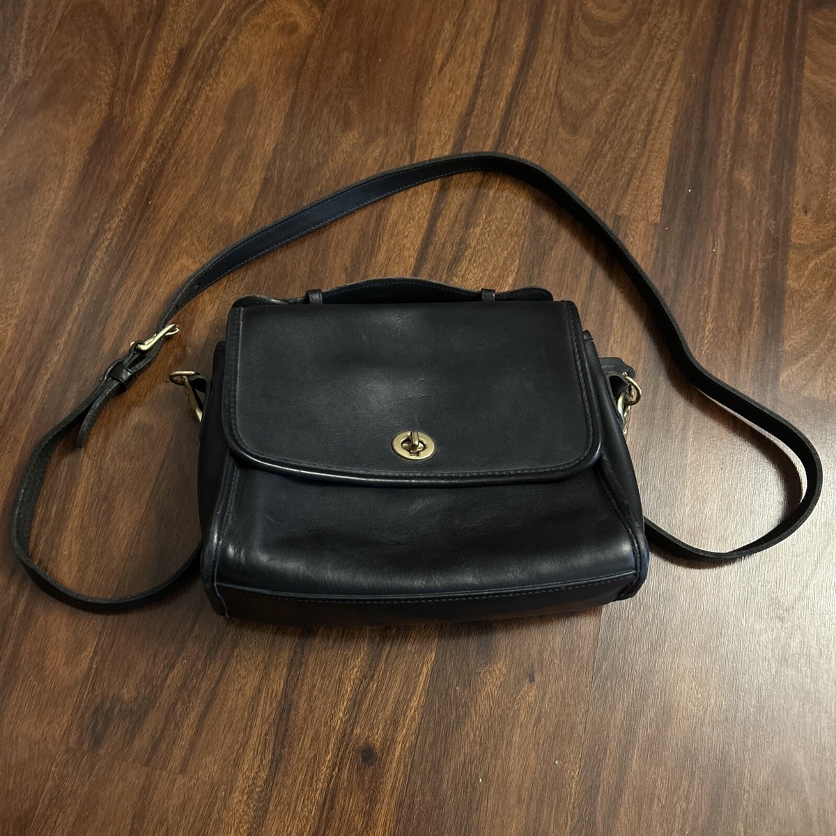 バッグ Vintage COACH Willis 9870 Black USA Vintage COACH Black Leather COURT SHOULDER CROSSBODY PURSE