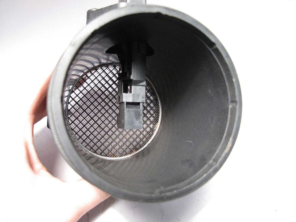 Medidor de flujo de masa de aire del motor BMW E39 E38 M62 V8 MAF AFM 1999-2003 USADO OEM Foto 3 de 4