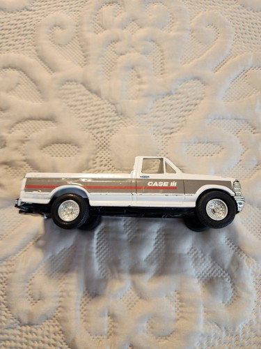 Ertle Ford F-250 Case IH Dealership Pick Up Truck 1/25 Scale. - Afbeelding 1 van 7