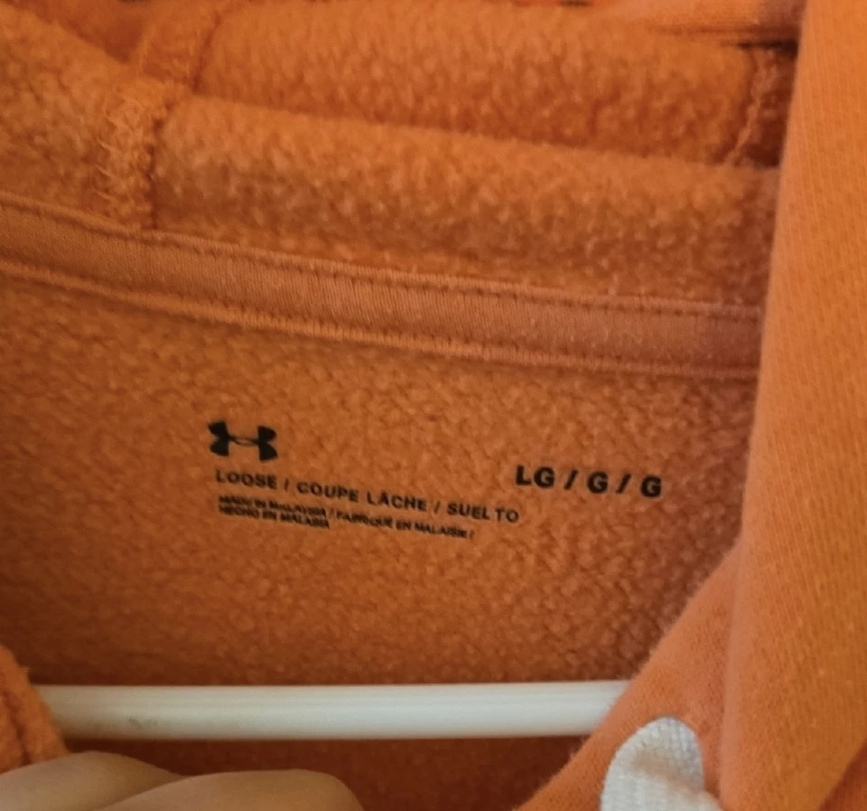 Paquete de 3 sudaderas con capucha para mujer 2 Under Armor 1 Carrharrt todas las medianas Foto 2 de 4