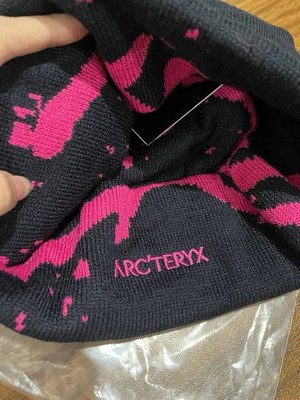 Arc'teryx Grotto Toque Black Beanie Pink Logo Knit Winter Hat