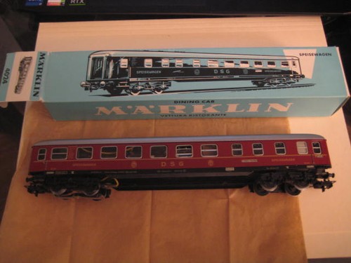 Märklin H0 4024 DSG Personenwagen Rot mit Beleuchtung & Fahrgästen NIB | Zustand: Neu