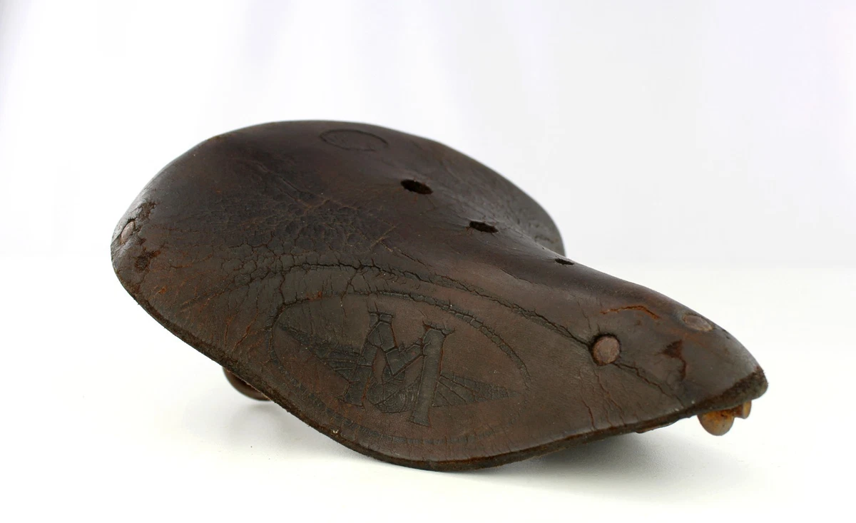 Ancienne Selle De Vélo En Cuir – Fabrication Française – Années 60 – Cyclisme Vintage