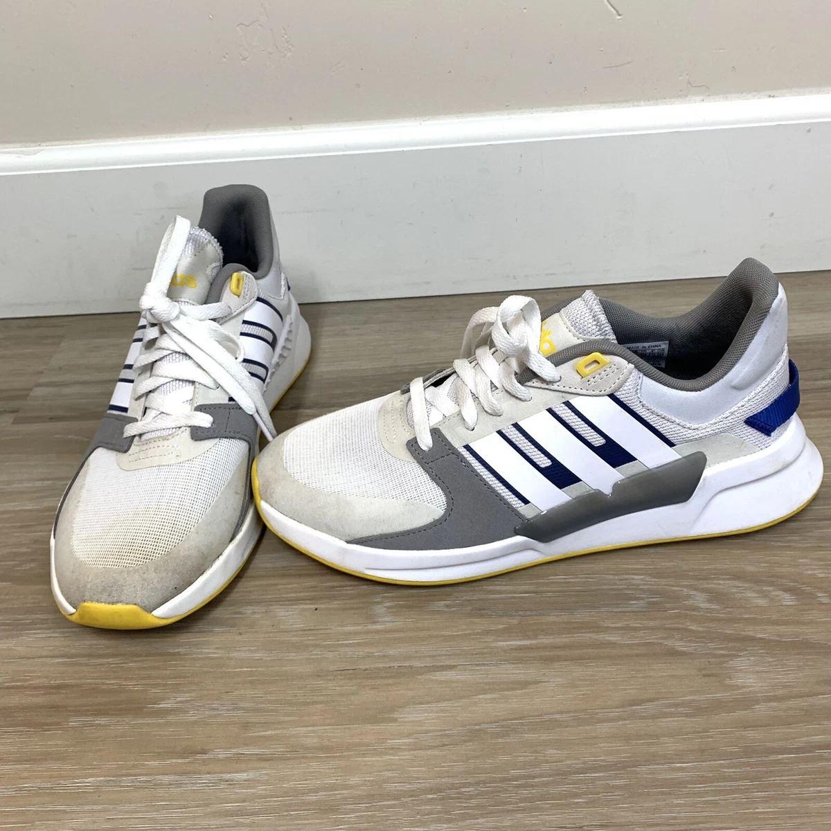 Adidas men's sales run 90s shoes