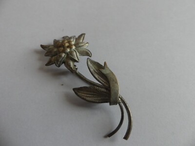 Broche Fantaisie Vintage En Métal - Bijou D'occasion Avec Traces D'usage