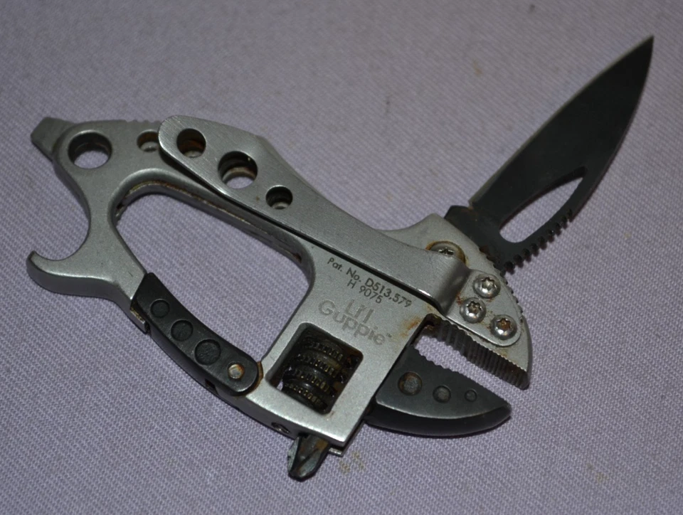 Multiherramienta OEM CRKT Guppie 9075 con llave ajustable, cuchillo descontinuado -- Excelente Foto 3 de 4