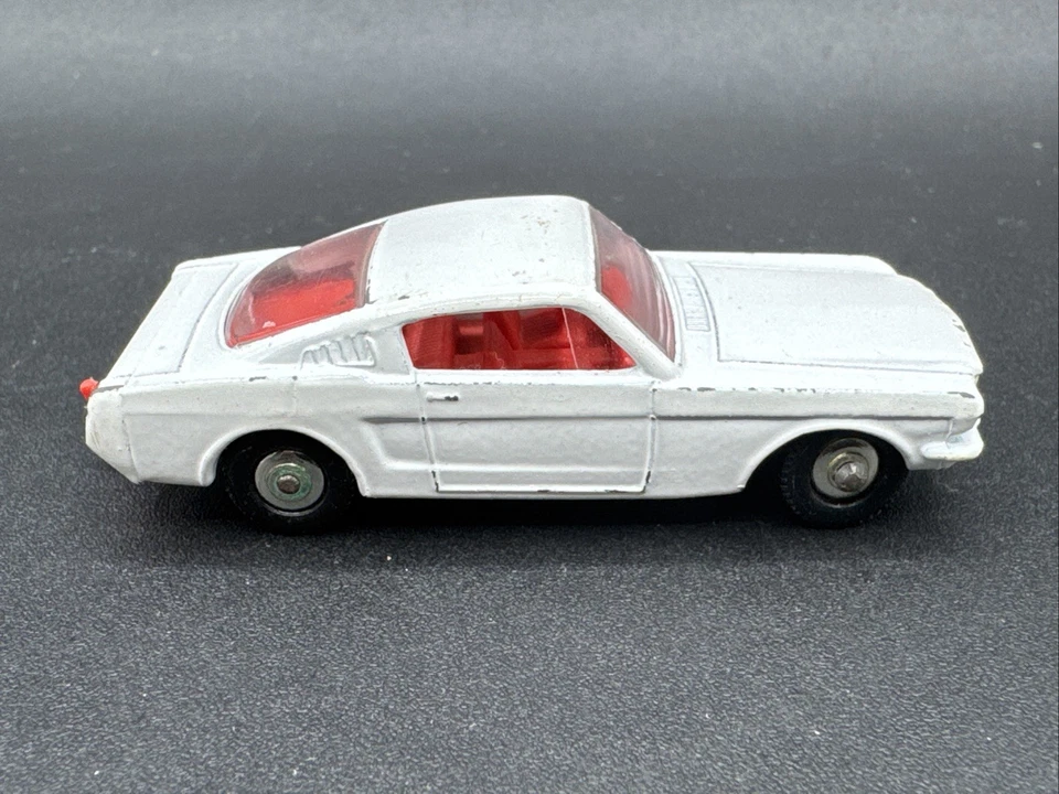 Vintage Lesney Matchbox #8 FORD MUSTANG white  Original Box COMPLETE - Image 4 of 4