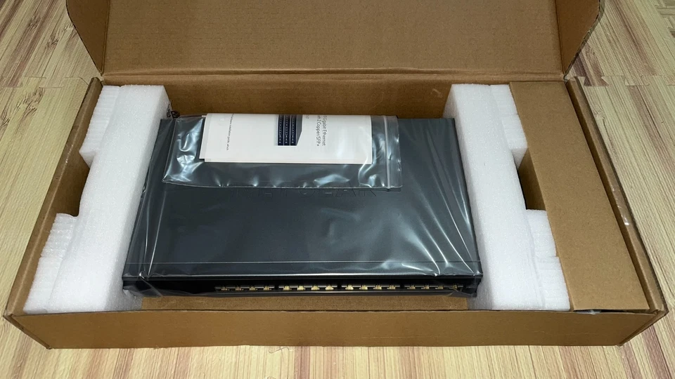 NETGEAR ProSAFE 16-Port 10-Gigabit Smart Managed Switch XS716T-100NES - Image 3 of 4