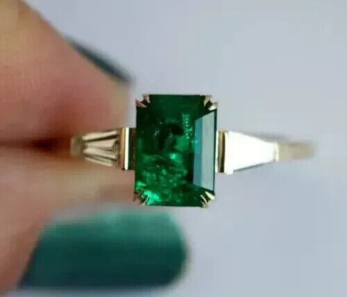 Anillo de compromiso de esmeralda verde de 2 quilates enchapado en oro amarillo de 14 quilates con corte esmeralda creado en laboratorio - Imagen 1 de 7