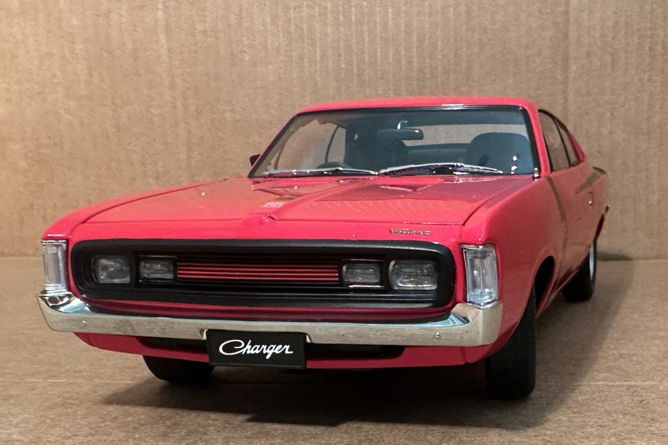 AUTOART 1/18 scale 1971 Chrysler Charger R/T  E49 RHD Red Australia Version - Image 4 of 4