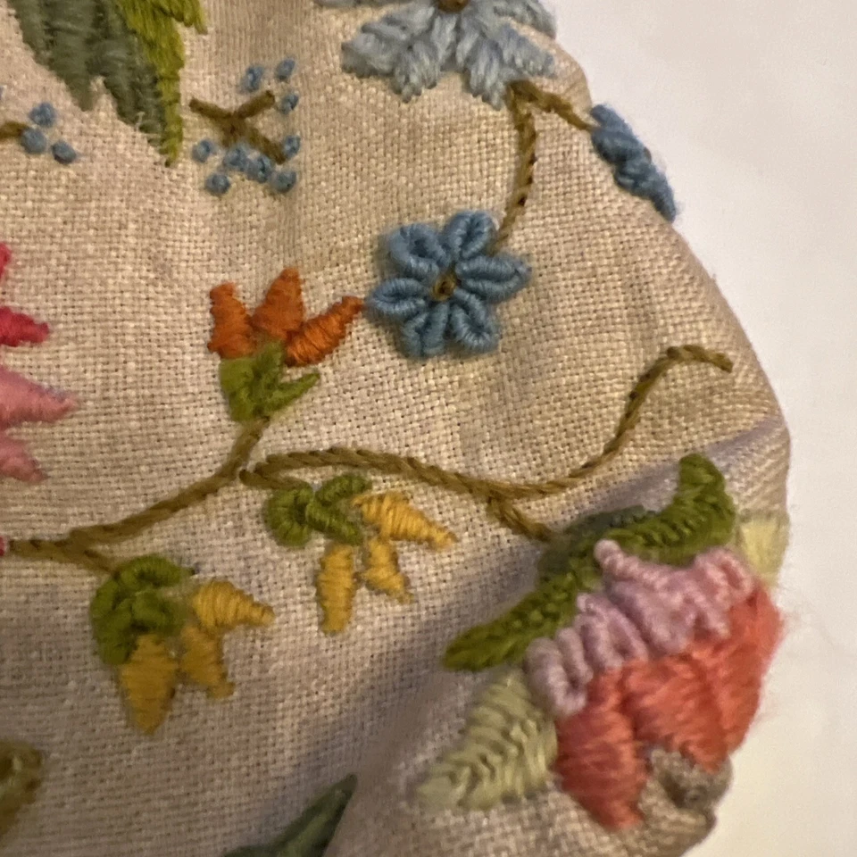 Cartera de lino crewel jacobea vintage con correa de cadena dorada diseño floral y enredaderas Foto 3 de 4