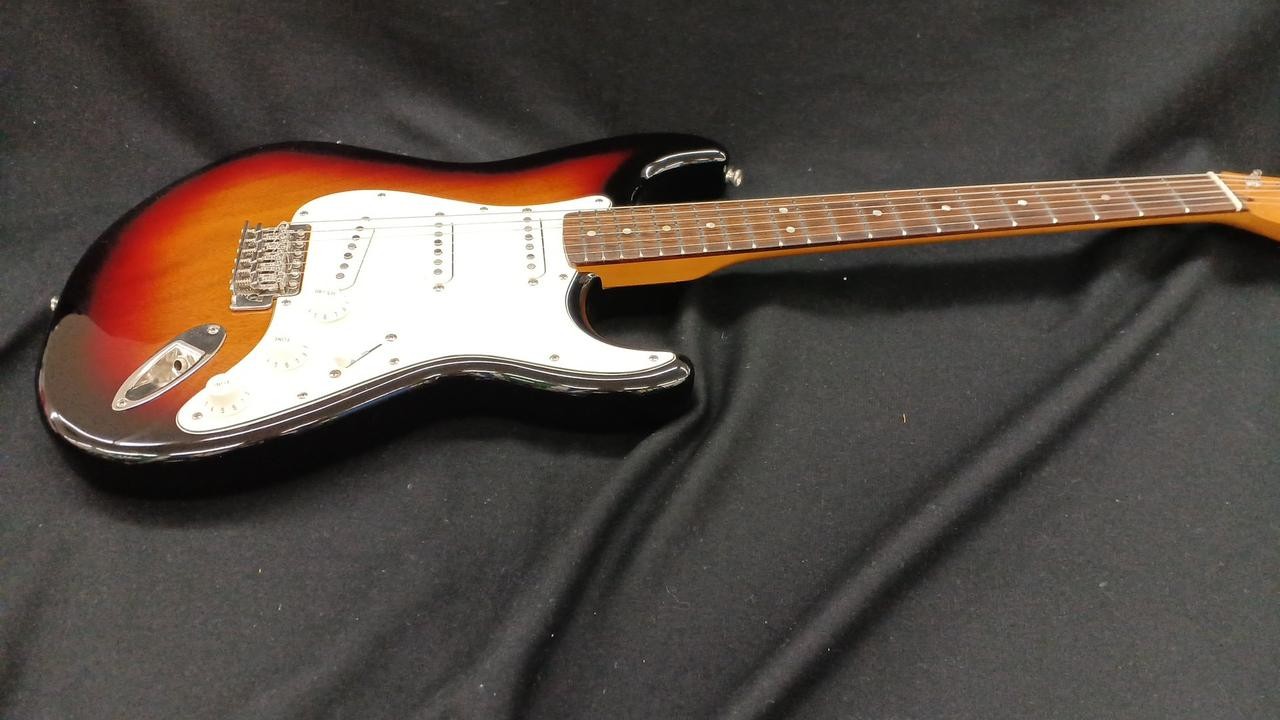SQUIER CLASSIC VIBE '60S STRATOCASTER Electric Guitar-01