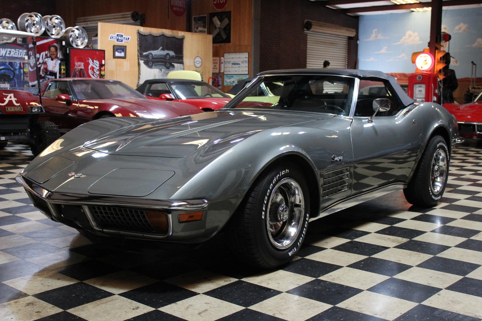 1972 Gray Chevrolet Corvette   | C3 Corvette Photo 9