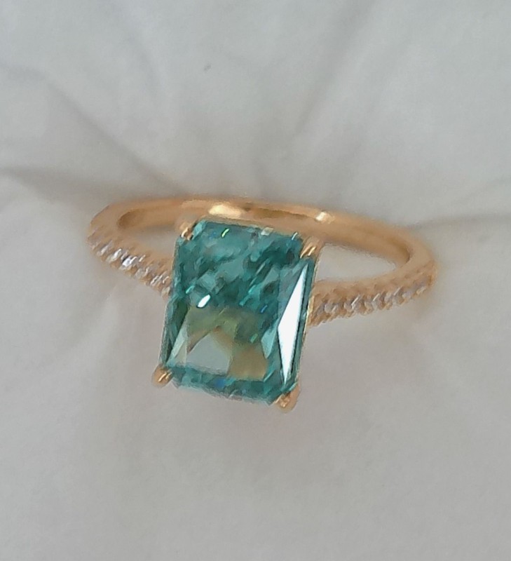 New Goldtone Faceted Aquamarine Zirconia with Crystal Accents Size 8.5 Classic