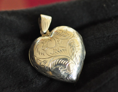 Lovely 925 Sterling Puffy Etched Heart Locket Pendant Mother Daughter Keepsake