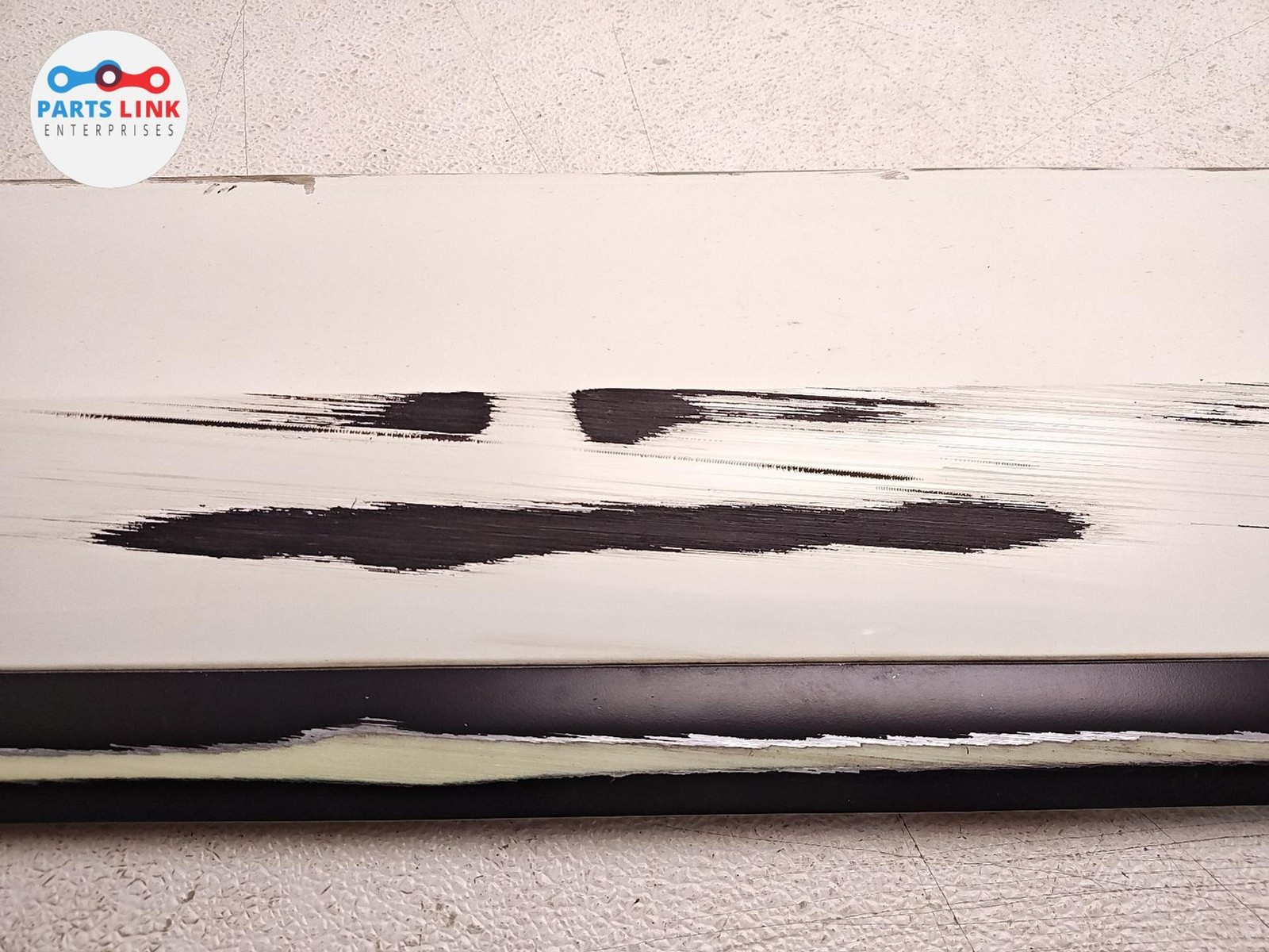 2016-20 BENTLEY BENTAYGA FRONT LEFT DOOR MOLDING TRIM CLADDING PANEL LIP 636 A9B
