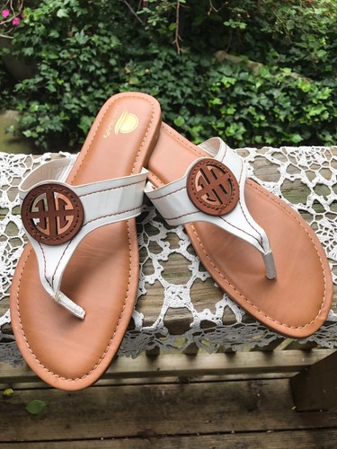 PAIR OF WOMEN'S SIZE 11 MAUI ISLAND SANDALS | eBay