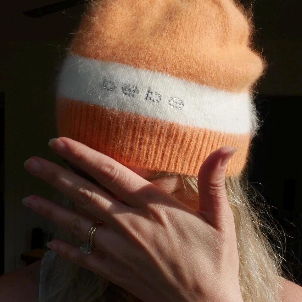 Y2k Bebe Angora Invierno Sombrero Gorro Naranja y Blanco Esquí-Conejito Cristal Logo OS Foto 3 de 4