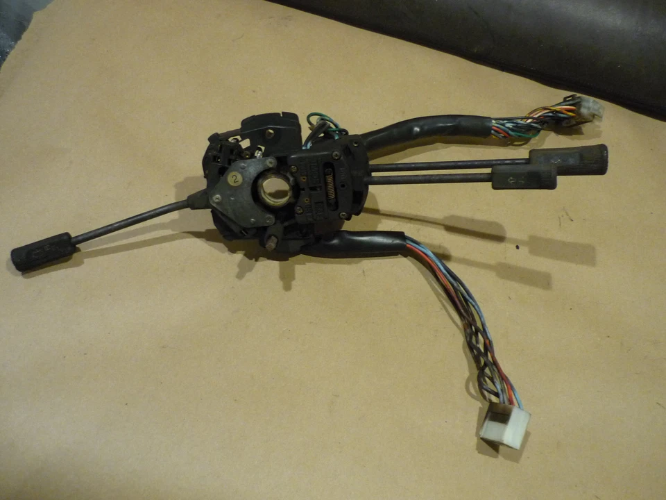 Ferrari Testarossa - Interruptores de columna de dirección - Faros Etc (NÚCLEO) - P/N 121561 Foto 4 de 4