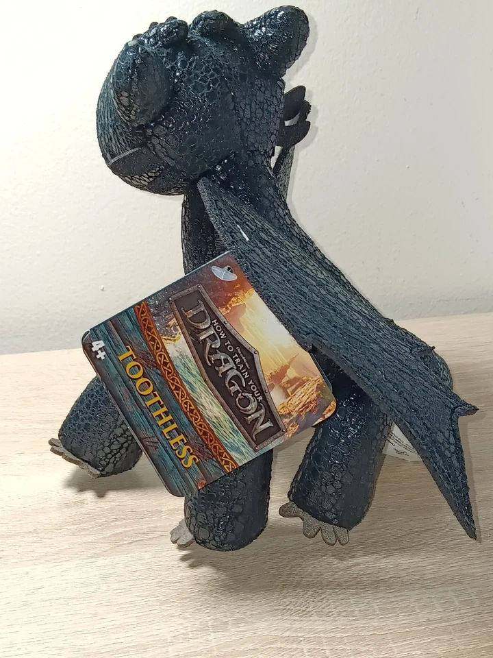 *FRETE GRÁTIS* 8" TOOTHLESS Deluxe How to Train Your Dragon Plush 2025 - Imagem 3 de 4