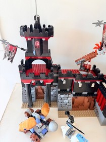 LEGO 8877 Castle - Vladek's Dark Fortress - 100% complete