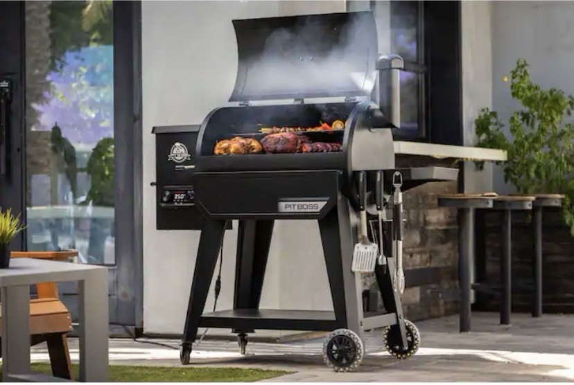 PIT BOSS 850 DX Series 840-Sq. in Black Pellet Grill with Smart