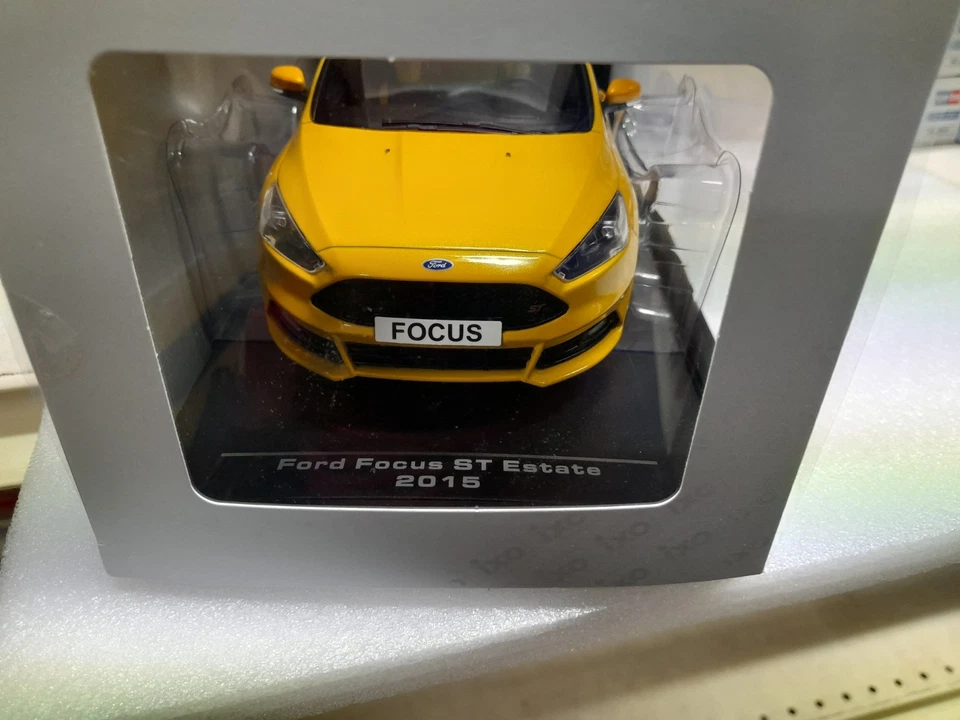 MCG 18464 Ford Focus ST Estate 1/18 - Immagine 2 di 2