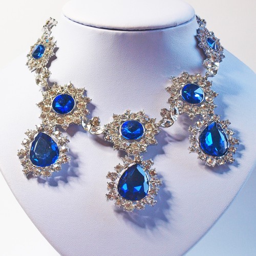 Fabulous Regal Style Necklace and Earrings Set - Picture 29 of 31