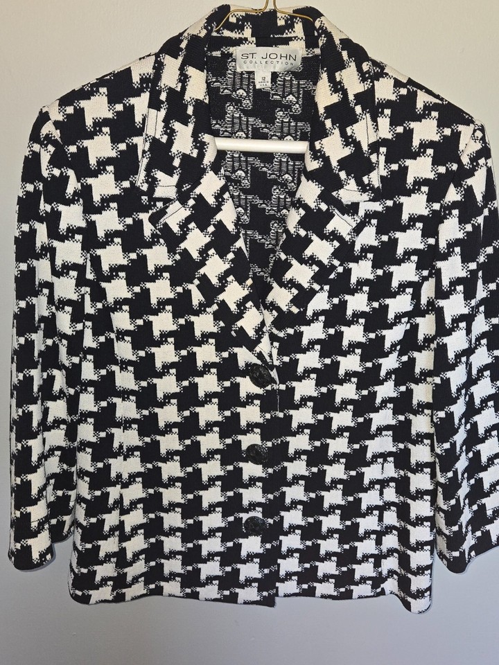 ST JOHN Collection 3/4 length Sleeve Jacket in Black and light Cream