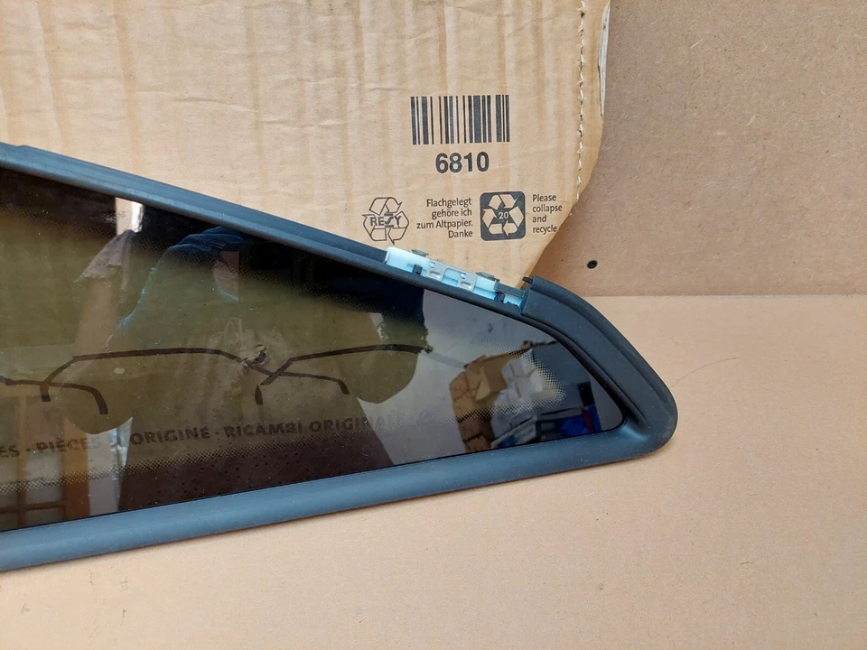 Audi TT Coupe Rear Left Quarter Window Glass FV 2015-on 8S8845299A Genuine NEW - Image 3 of 4