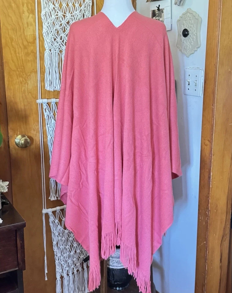 Pink Open Front Fringed Wrap/Shawl/Poncho Women’s One Size - Image 2 of 4