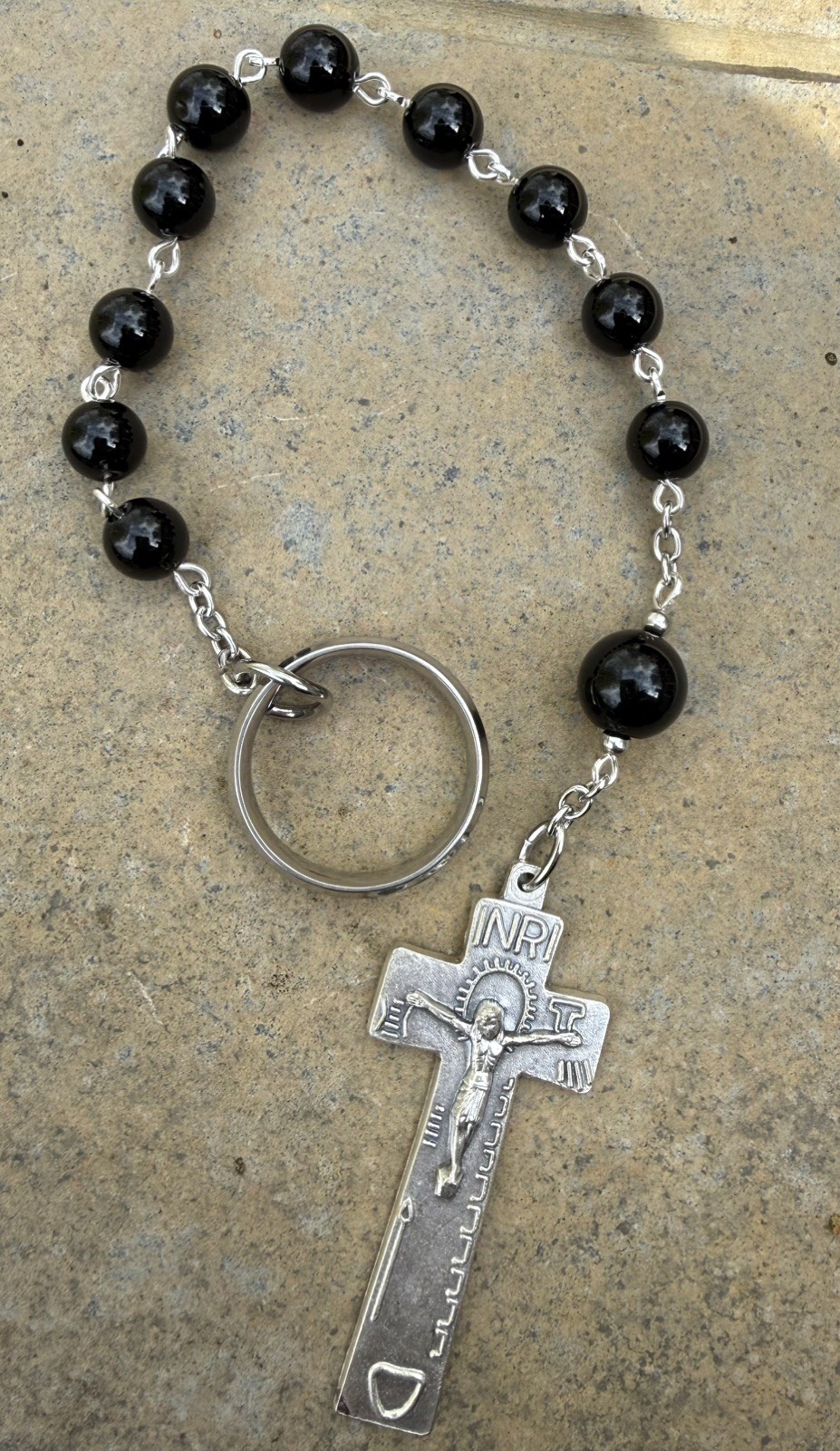 Rosario Penal Irlandés con Crucifijo Simbólico Hecho a Mano en Gemas de Jade Negro
