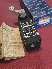 Interruptor de límite MicroSwitch 1ML1. NOS.  Estilo texturizado negro fundido antiguo.  UPS gratuito