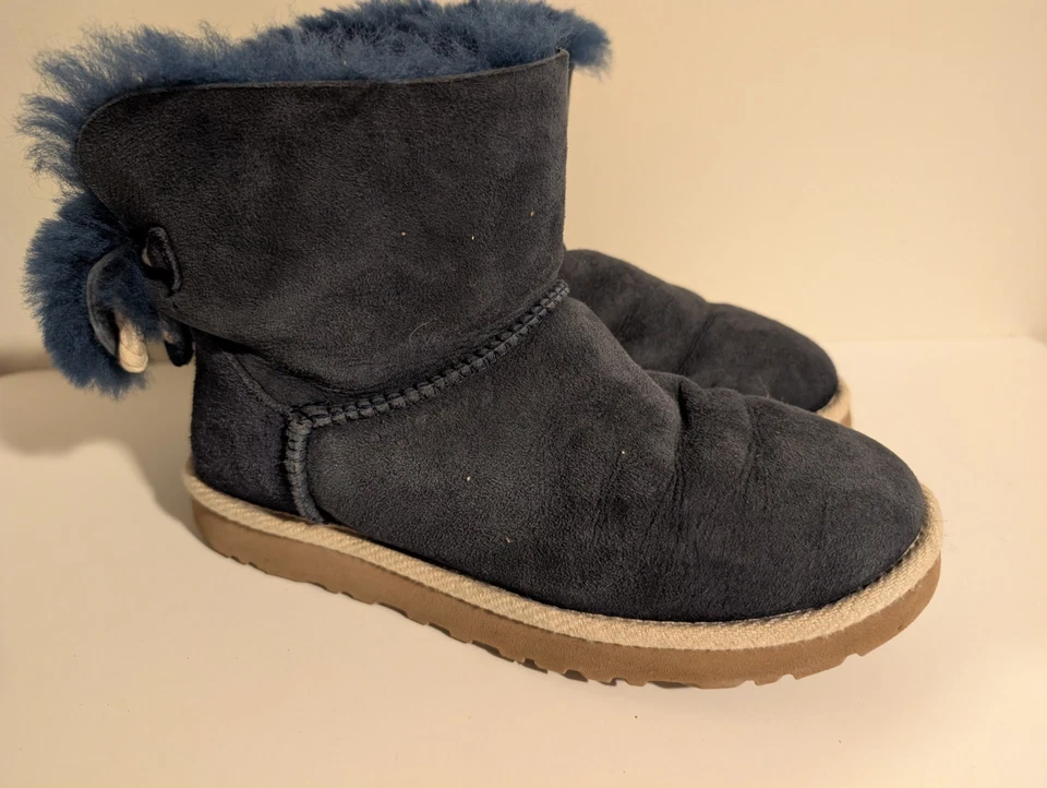 Botas femininas UGG tamanho 7 mini selene denim camurça azul P/N 1006493 - Imagem 3 de 4