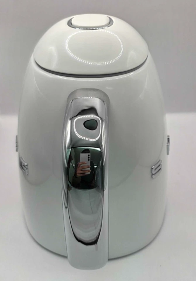 Hervidor de temperatura variable estilo retro Smeg - blanco (7 tazas) Foto 2 de 4