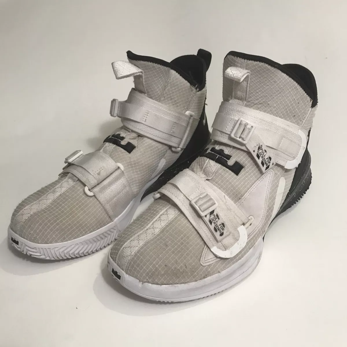 Nike LeBron Soldier 13 SFG TB White Black Size 13 Sneakers Excellent preowned c