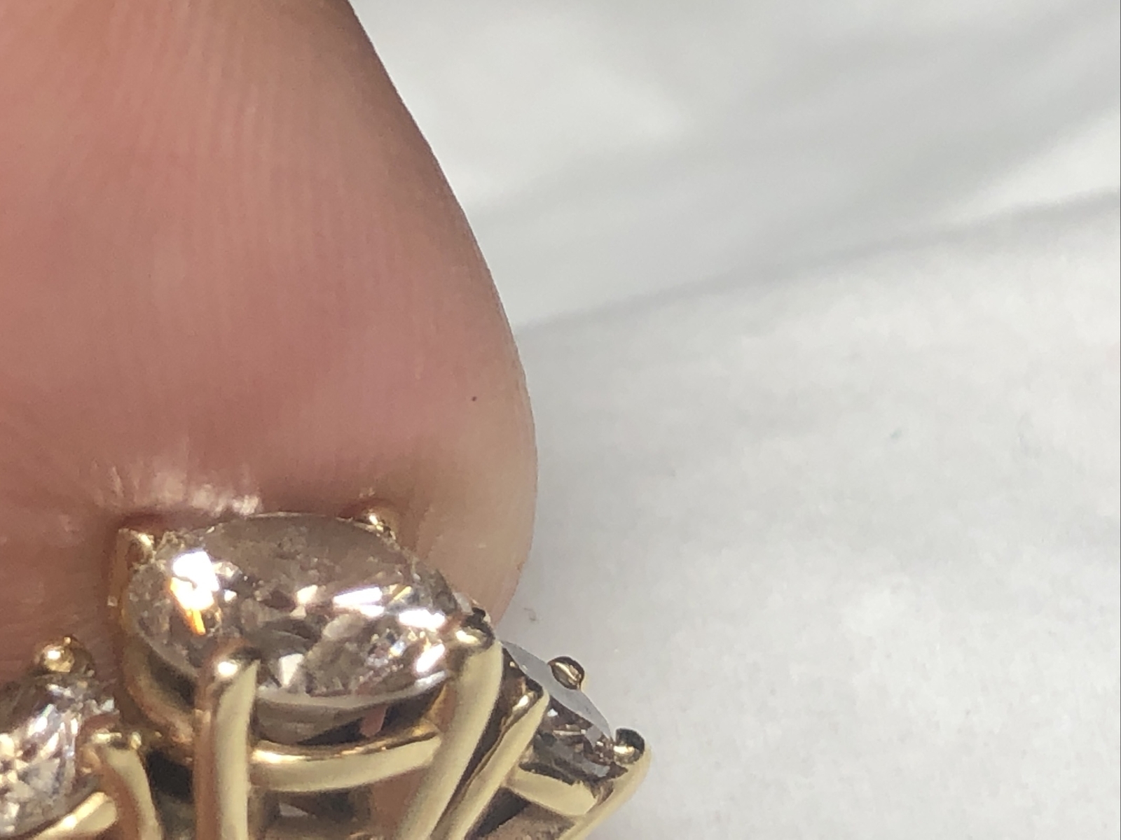 14 k solid Yellow gold 2ctw diamond ring preowned - image 8