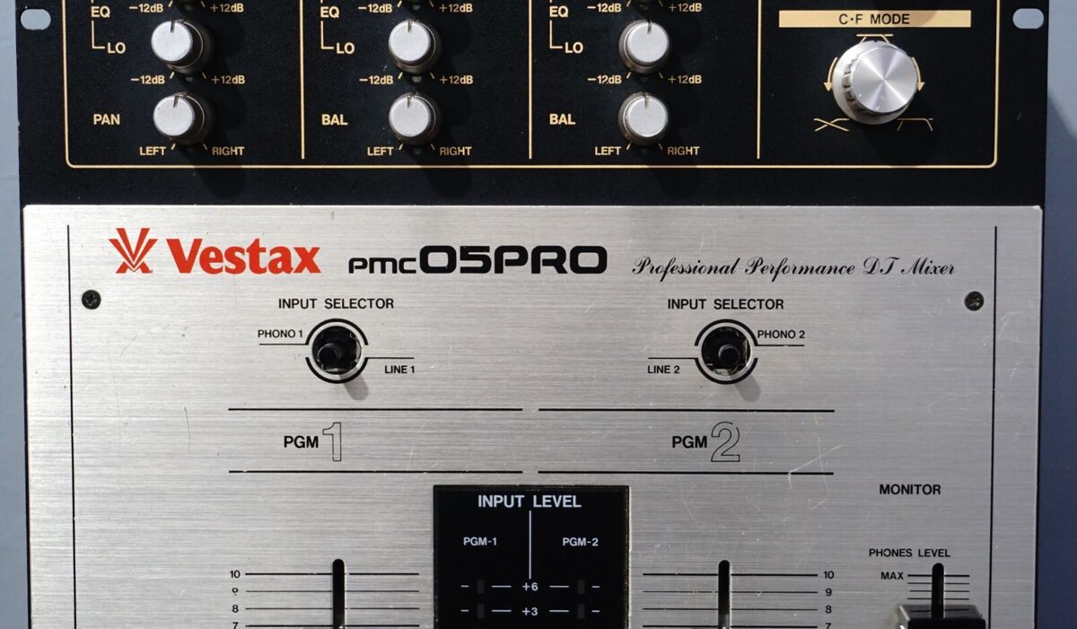 Vestax PMC 05 Pro Professional Performance DJ Mixer Mixing Vestax PMC 05 Pro Professional Performance DJ Mixer Mixing