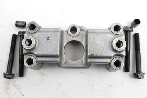 Suzuki RF 600 R GN76B  Nockenwellen Klemmbock Lagerbock Auslass