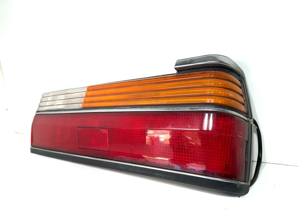 1985-1988 Toyota Cressida Sedan conjunto de lanterna traseira lanterna traseira passageiro destro - Imagem 2 de 4