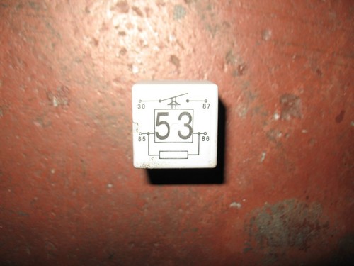 Original VW Passat 3AA Relais Anlasssperrschalter A7257 141951253b