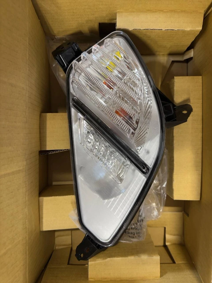 Luz intermitente lado izquierdo Kia Forte 2022-2024 nueva TYC / KI2832100 / 92305M7500 Foto 3 de 4