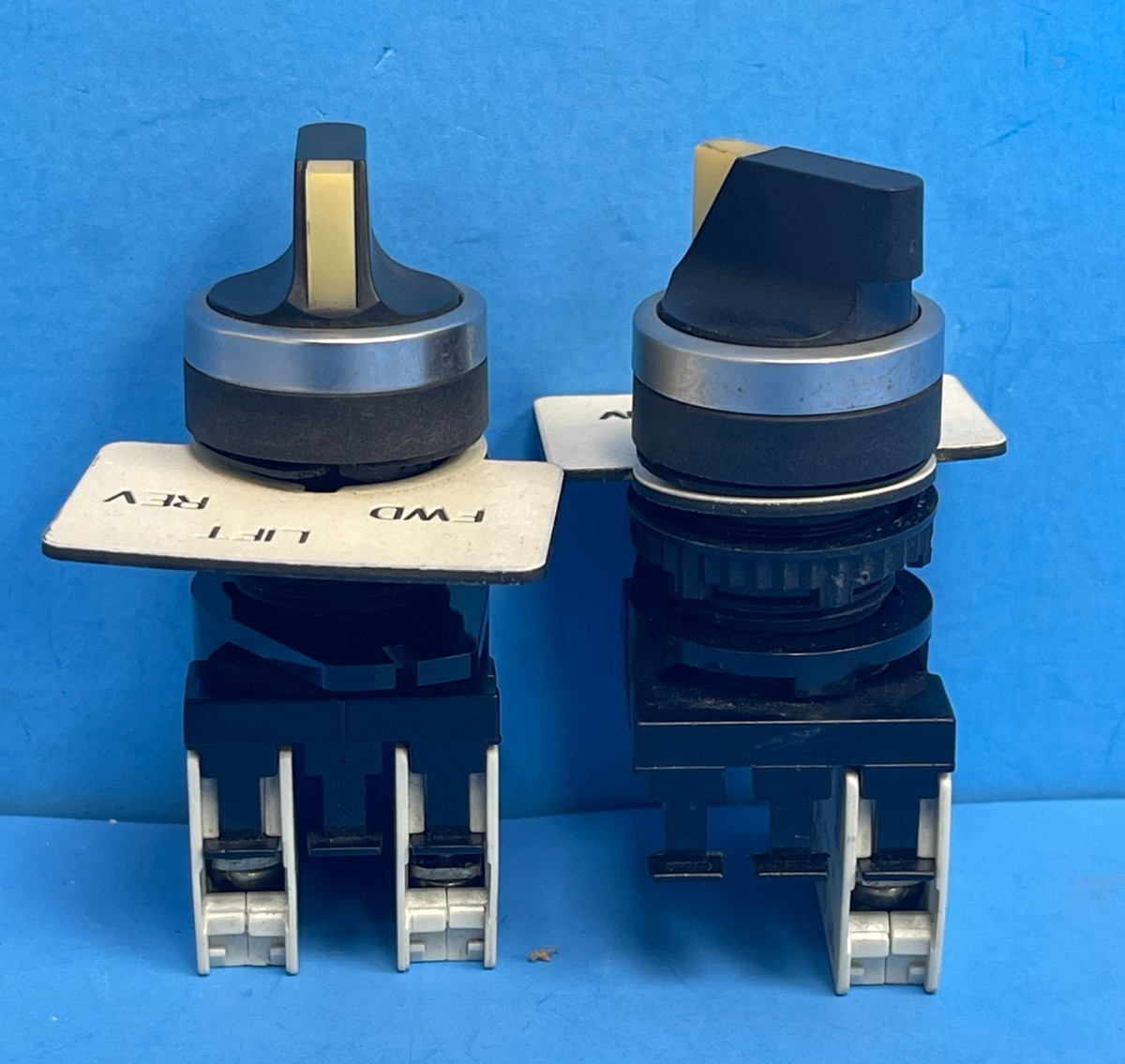 Baco 22 mm 3 Positions momentary contact & 2 positions Maintained  [Lot of 2]