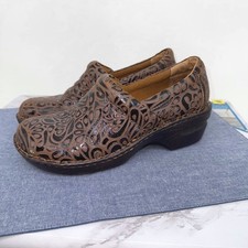 BOC Born Concept Peggy Brown Embossed Leather Clogs 9.5 Tooled Slip On Mule