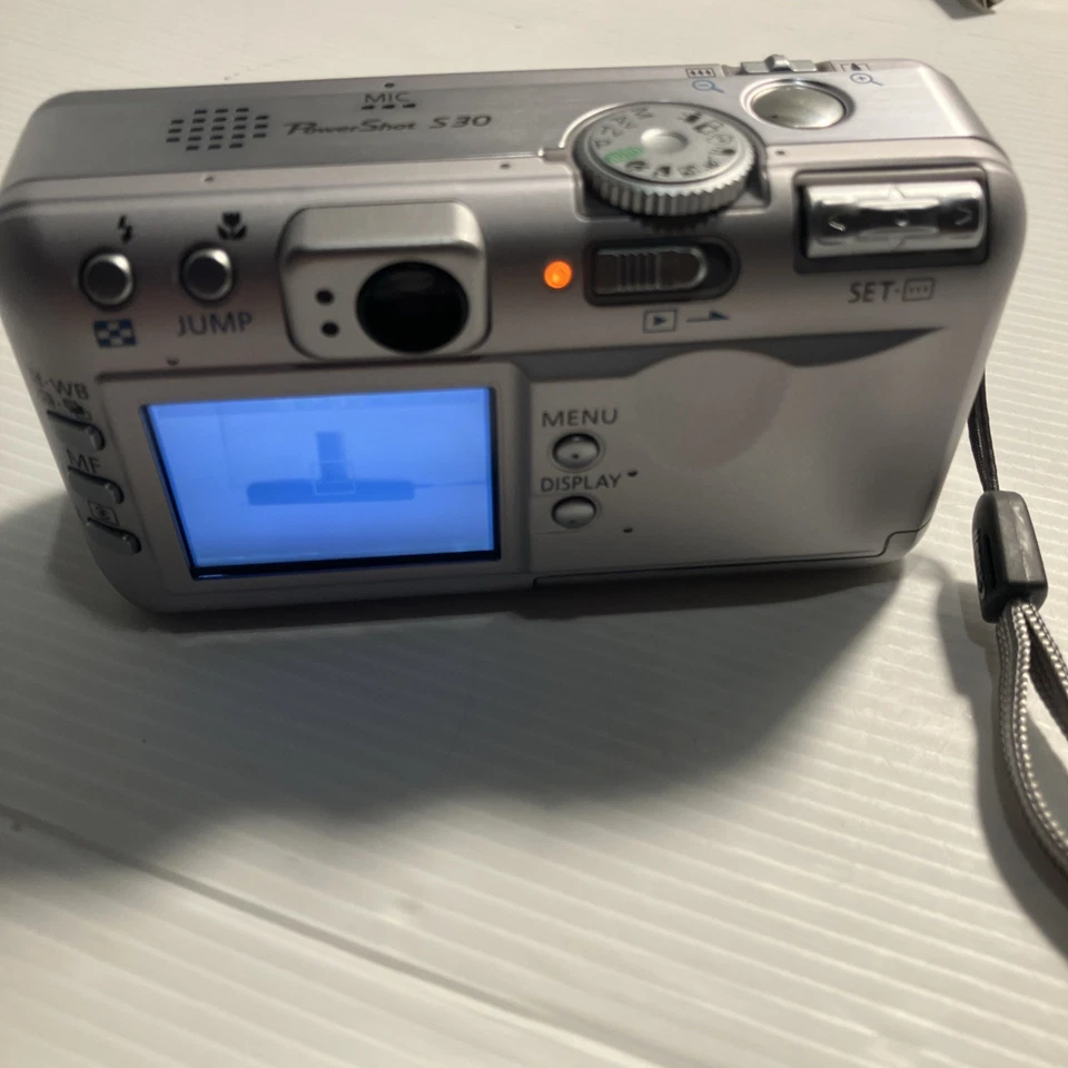 Canon PowerShot S30 3.2MP Digital Camera Like New - Image 3 of 4
