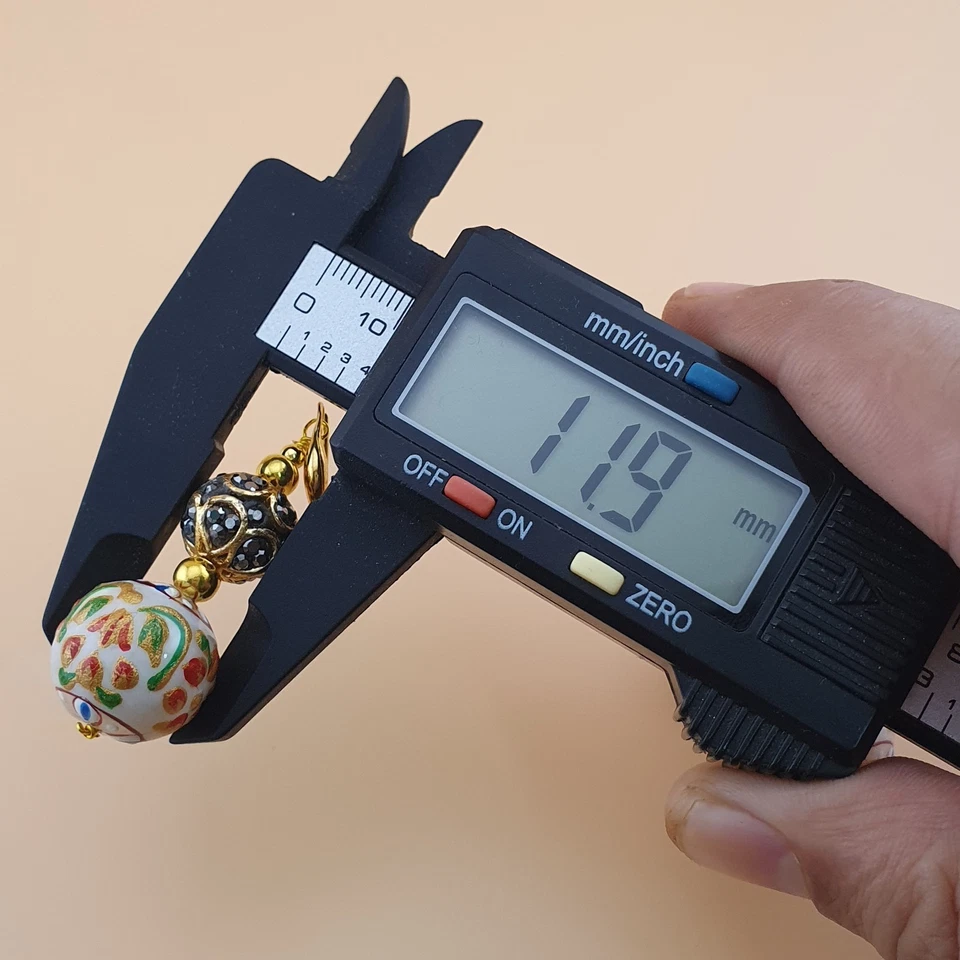 Pendientes colgantes afganos artesanales de esmalte colorido y latón brillante con cuentas Foto 4 de 4