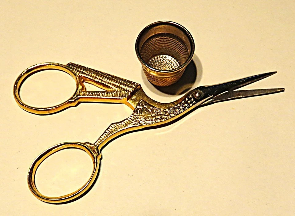 Set "Stickschere/Storchschere, HKW gepunzt + Fingerhut, beide Stahl vergoldet" - Bild 2 von 4