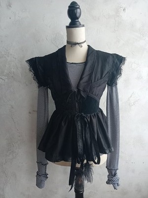 Schwarze Gothic Bluse Baumwolle tief Schößchen Spitze Seidenkrawatten Victoriana Avantgarde 10