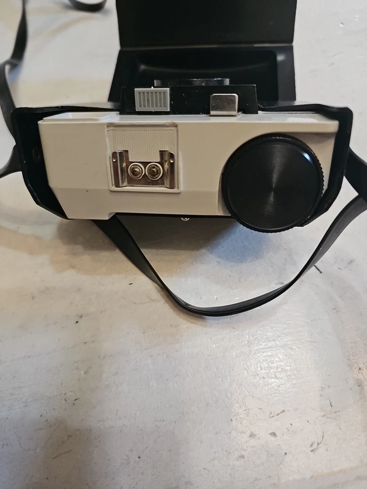Kodak Instamatic 25 Film Camera Black Kodak With Hard Case - Photo 3/4