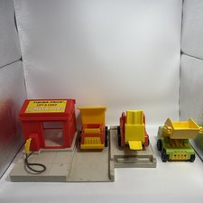 Fisher Price Lift & Load Lumber Yard #944 1978 Made in USA Plastic With 3 Trucks
